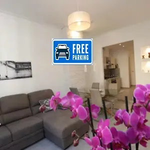 Exclusive Really Downtown - Free Private Parking Included! , Genoa Italy